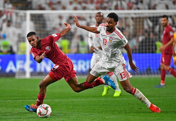 Thi đấu trên sân nhà với áp lực phải rượt đuổi khiến UAE sụp đổ.