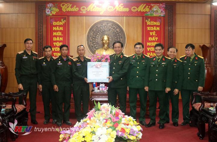 Các đơn vị quân đội CHDCND Lào thăm, chúc Tết Bộ Tư lệnh Quân khu 4
