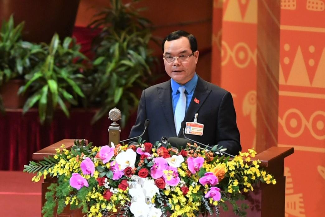 Đồng chí Nguyễn Đình Khang, Ủy viên Trung ương Đảng, Chủ tịch Tổng liên đoàn Lao động Việt Nam, tham luận tại Đại hội. 