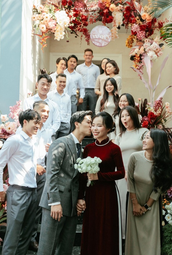 Công Phượng tung bộ ảnh "full HD" sau đám cưới, nhìn ảnh cuối mới biết yêu  bà xã thế nào - Đài phát thanh và truyền hình Nghệ An
