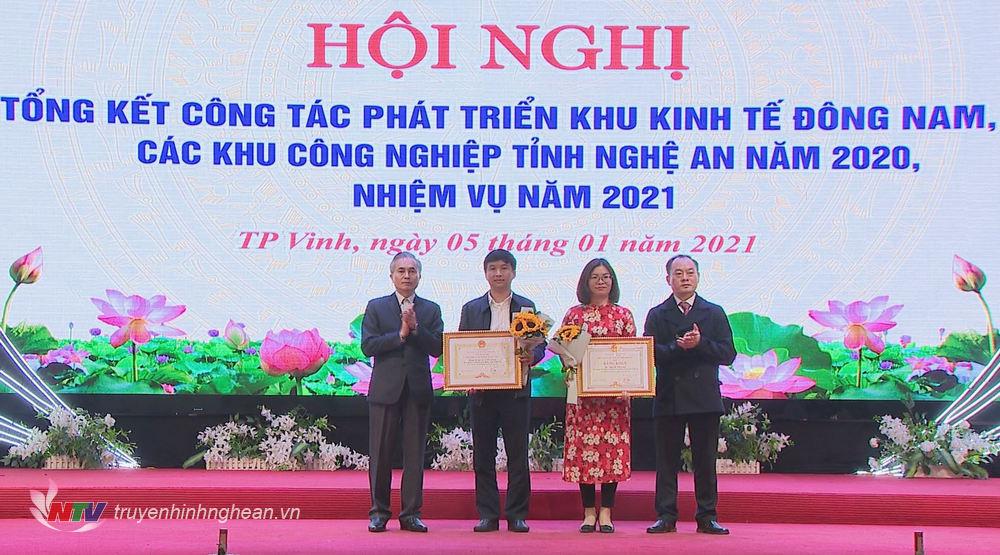 UBND tỉnh tặng Bằng khen cho 1 phòng chuyên môn và 1 cá nhân của KKT Đông Nam về thành tích xuất sắc năm 2020. 