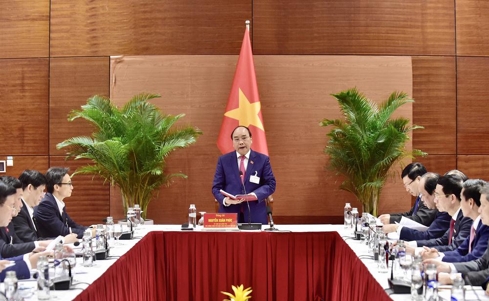 Thủ tướng Chính phủ Nguyễn Xuân Phúc chủ trì cuộc họp.