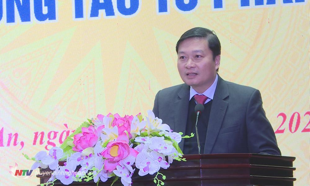 Phó Chủ tịch Thường trực UBND tỉnh Lê Hồng Vinh phát biểu chỉ đạo tại hội nghị.
