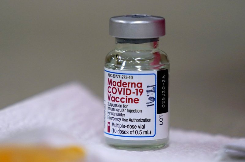Tiêm liều thứ 3 Moderna bằng nửa liều cơ bản, bất kể mũi 2 tiêm vắc xin gì
