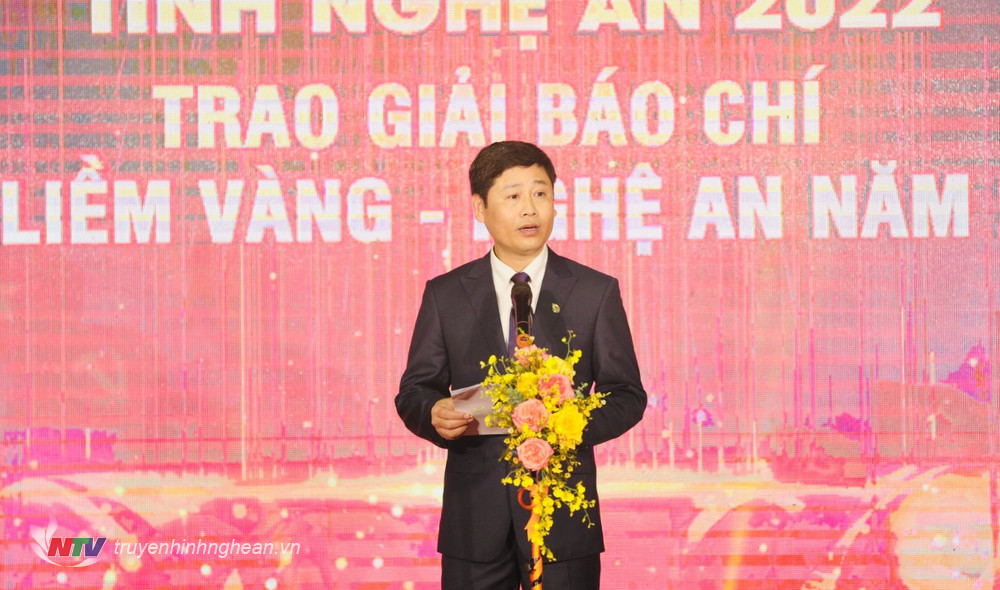 Đồng chí Trần Minh Ngọc - Giám đốc Đài PTTH Nghệ An, Chủ tịch Hội Nhà báo tỉnh phát biểu khai mạc.