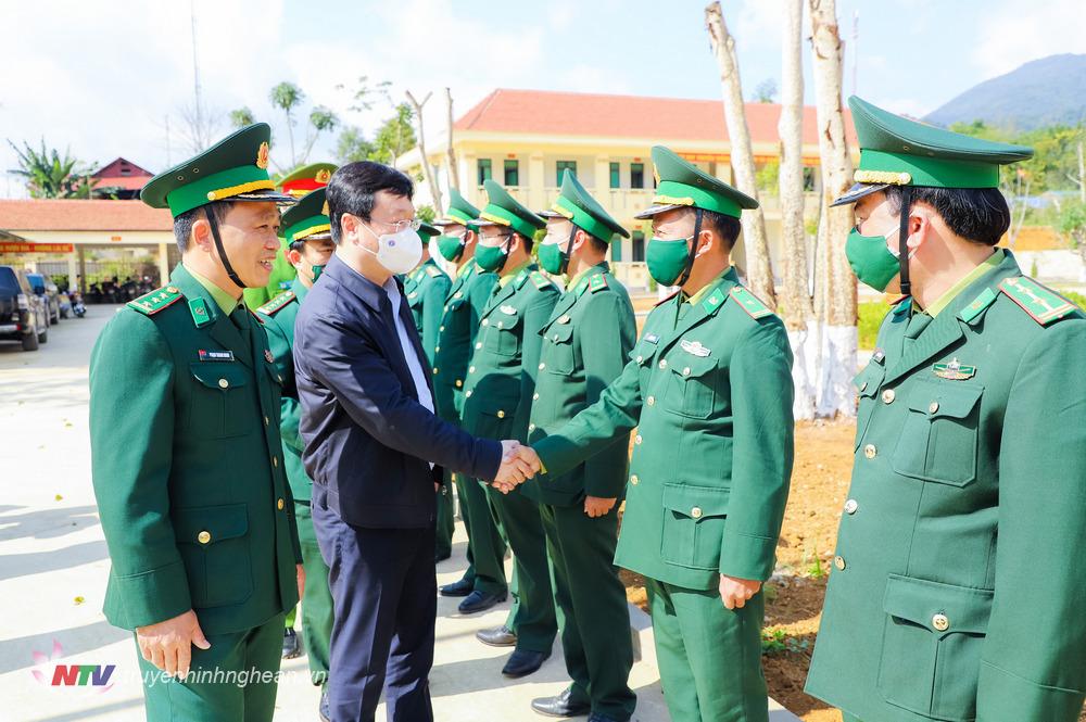 Chủ tịch UBND tỉnh Nguyễn Đức Trung cùng đoàn công tác đến thăm, chúc Tết các đơn vị tại xã Tri Lễ. 