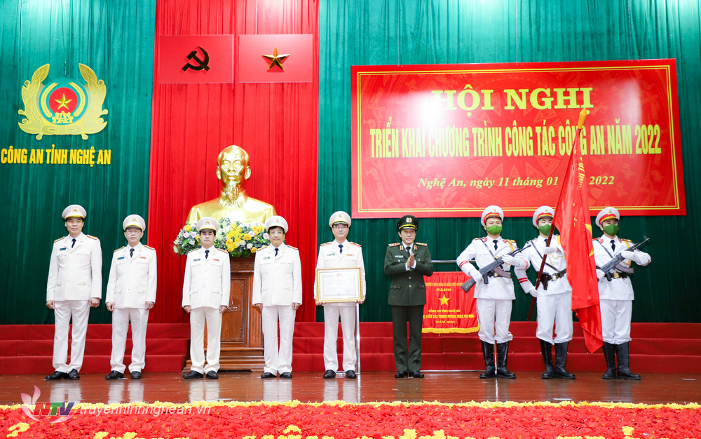 Công an tỉnh Nghệ An đón nhận Huân chương Chiến công hạng Ba