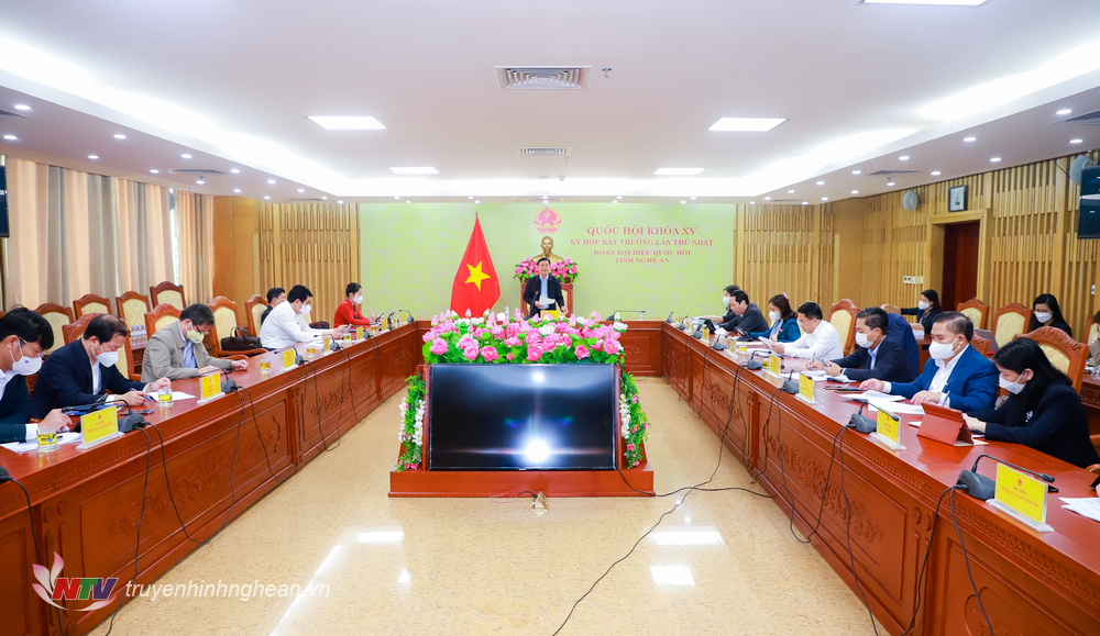 Toàn cảnh buổi thảo luận tại tổ của Đoàn ĐBQH tỉnh Nghệ An.