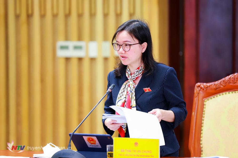 Phó trưởng Đoàn chuyên trách Đoàn ĐBQH tỉnh Nghệ An Thái Thị An Chung phát biểu tại phiên thảo luận.