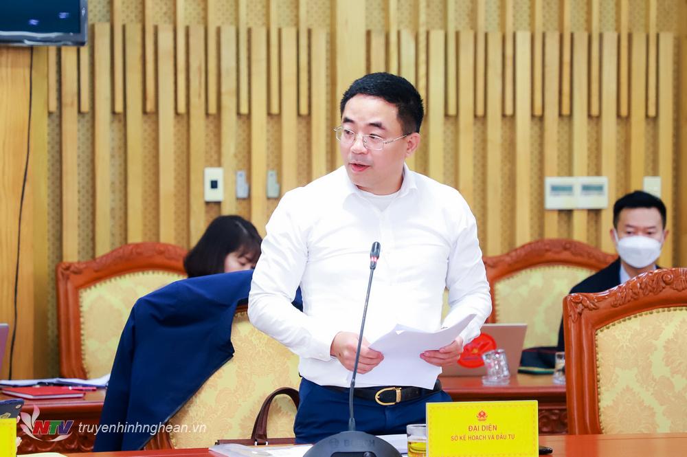 Ông Nguyễn Xuân Đức - Giám đốc Sở Kế hoạch và Đầu tư phát biểu tại phiên thảo luận.