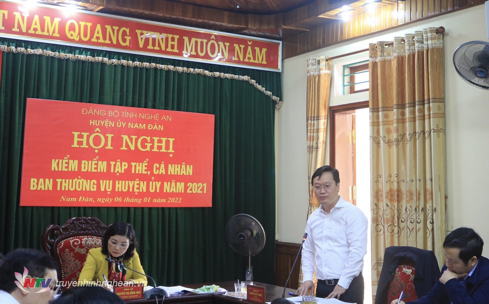 Đồng chí Nguyễn Đức Trung - Phó Bí thư Tỉnh uỷ, Chủ tịch UBND tỉnh phát biểu chỉ đạo hội nghị.