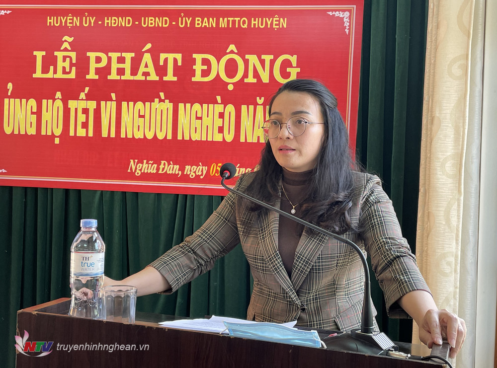 Đồng chí Hoàng Thị Thu Trang, TUV, bí thư huyện ủy phát biểu tại lễ phát động