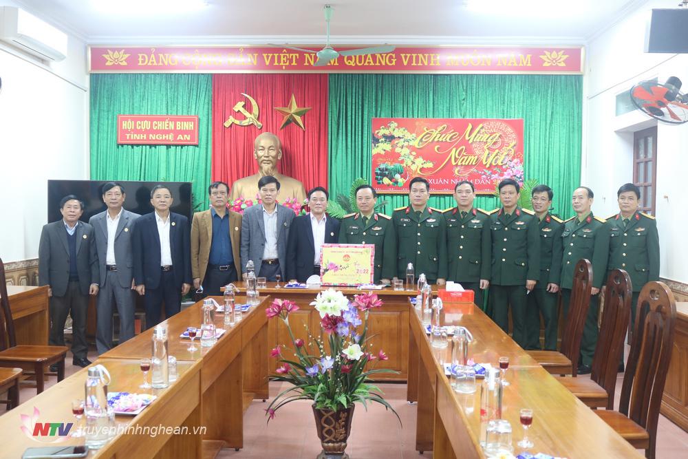 Bộ Tư lệnh Quân khu chúc Tết Hội Cựu chiến binh tỉnh.