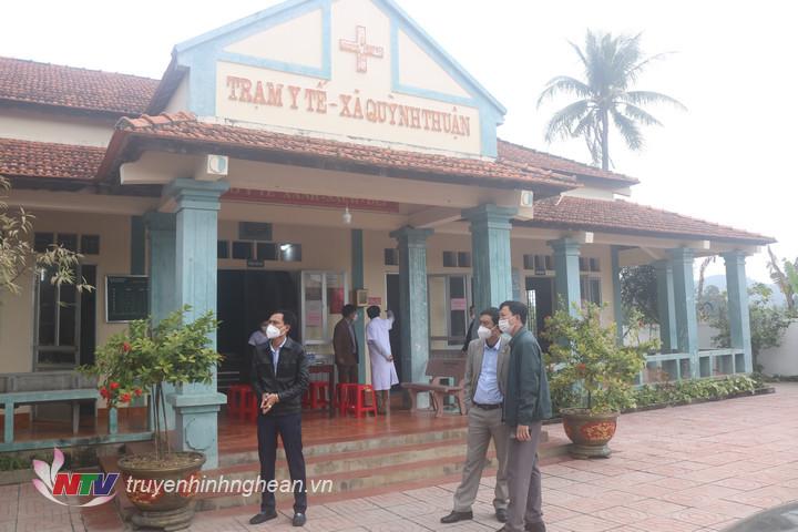 Kiểm tra cơ sở vật chất trạm y tế xã Quỳnh Thuận