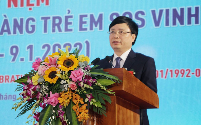 Phó Chủ tịch UBND tỉnh Bùi Đình Long phát biểu tại buổi lễ.
