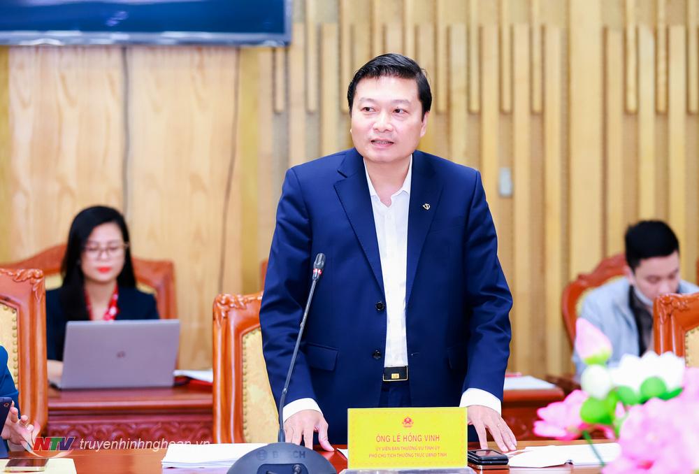 Phó Chủ tịch Thường trực UBND tỉnh Nghệ An Lê Hồng Vinh phát biểu tại phiên thảo luận tổ. 
