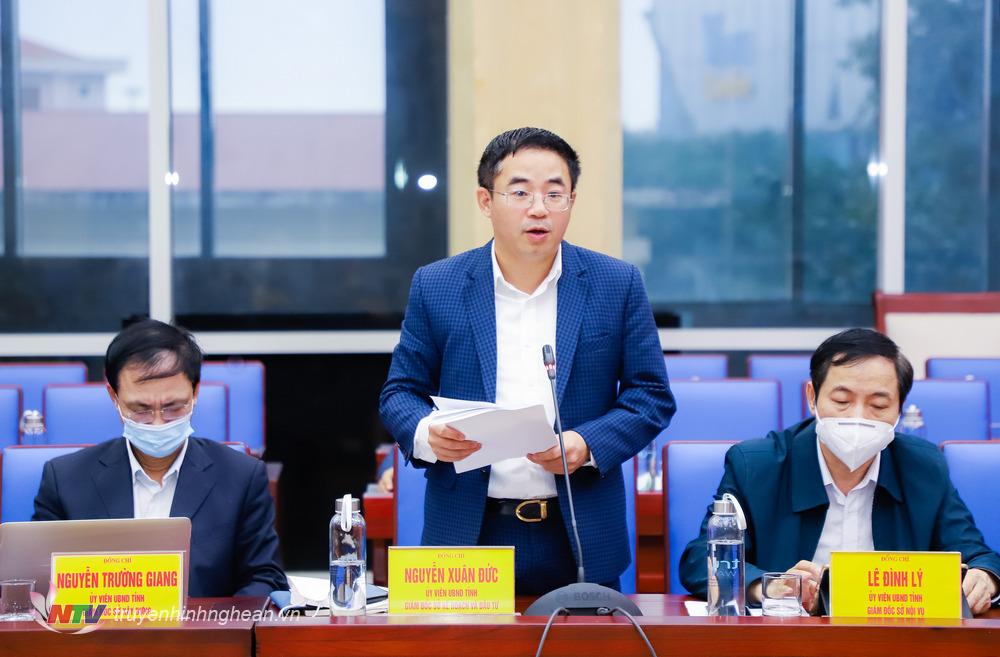 Giám đốc Sở KH&ĐT Nguyễn Xuân Đức báo cáo tình hình kinh tế - xã hội tháng 1/2022