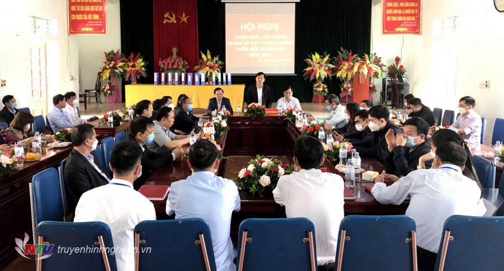 Đoàn thẩm định của tỉnh làm việc với BCĐ xây dựng NTM huyện Yên Thành 