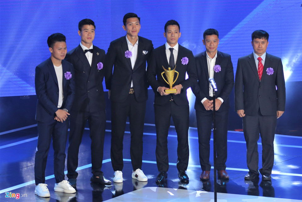 Tối 1/2 tại Hà Nội, lễ trao giải cúp Chiến thắng đã diễn ra. Đây là giải thưởng trao cho những cá nhân, tập thể xuất sắc của thể thao Việt Nam. Ở lĩnh vực đội tuyển của năm, tuyển bóng đá Việt Nam với những thành tích đáng nể trong năm 2018 đã nhận giải cao nhất.