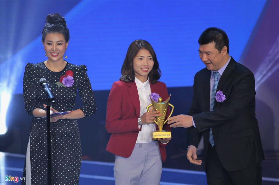 Hạng mục Nữ vận động viên của năm không thể thoát khỏi tay Bùi Thị Thu Thảo. Chị đã giành tấm huy chương vàng nhảy xa tại ASIAD 2018. Thu Thảo cũng được người hâm mộ bình chọn là vận động viên được yêu thích nhất.