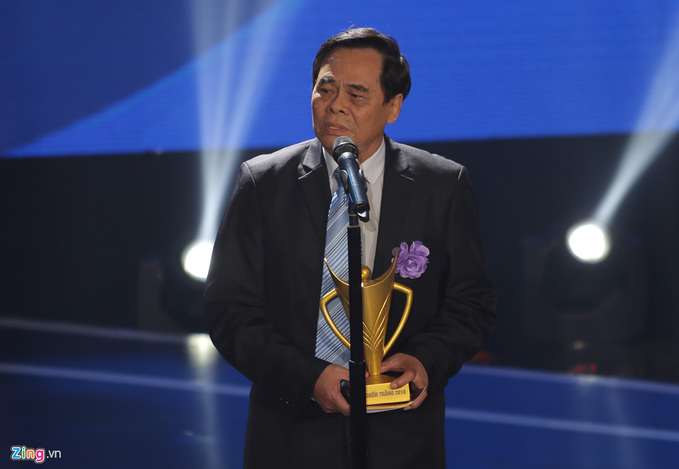 Kình ngư Võ Thanh Tùng nhận giải Vận động viên người khuyết tật của năm