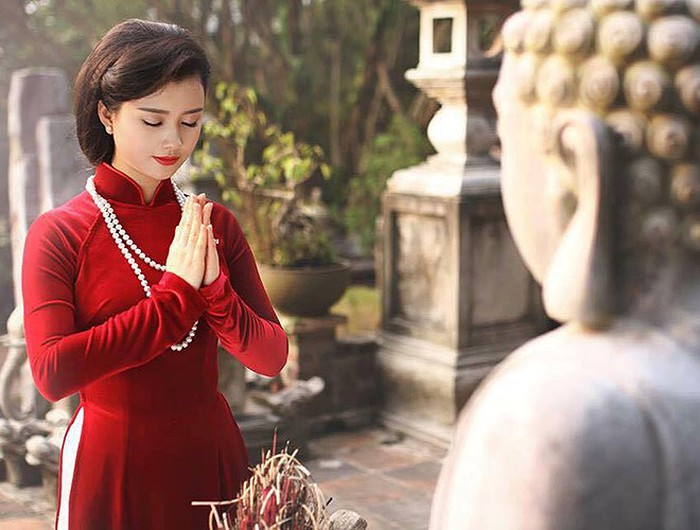 Đi chùa cầu nguyện gì? Theo quan niệm của nhà Phật, Phật chỉ phù hộ an bình, che trở cho con Phật chứ không thể phù hộ đường công, danh, tài, lộc.