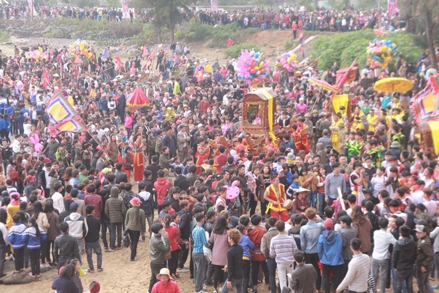 Lễ hội đền Cờn thu hút lượng
