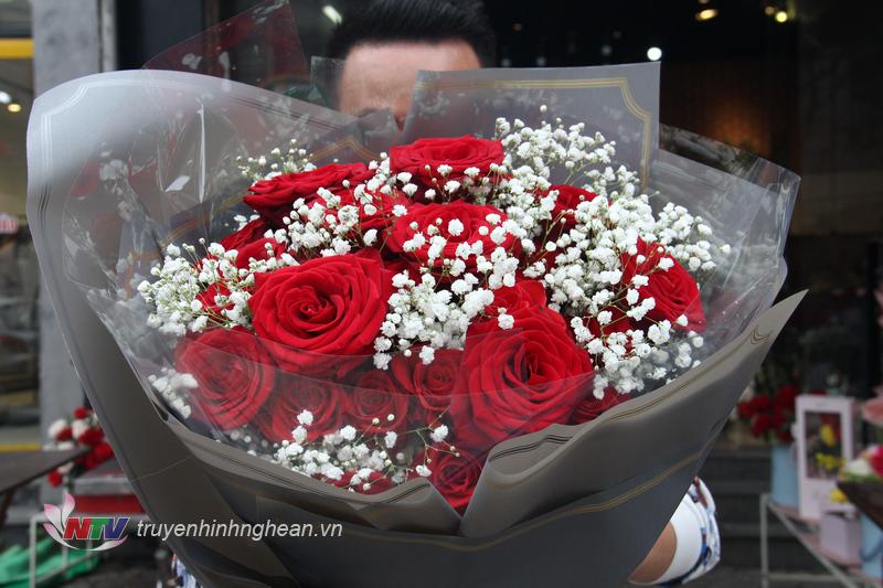 Mỗi bông hồng Hà Lan, Ecuador có giá khoảng 150.000 đồng/bông. 