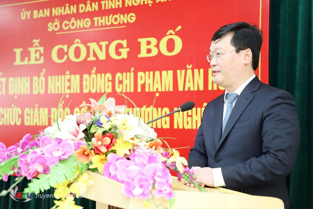 Đồng chí Nguyễn Đức Trung - Phó Bí thư Tỉnh uỷ, Chủ tịch UBND tỉnh phát biểu giao nhiệm vụ.