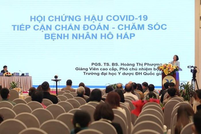 PGS.TS Hoàng Thị Phượng chia sẻ tại một hội nghị khoa học về Quản lý chất lượng và phòng chống COVID-19 . Ảnh TG