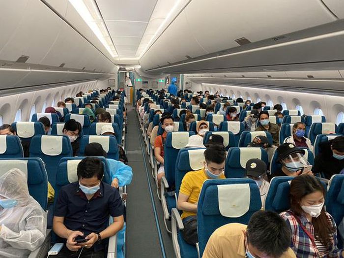 Bộ Giao thông vận tải chỉ đạo các hãng hàng không của Việt Nam chuẩn bị sẵn sàng kế hoạch đưa người Việt và thành viên gia đình về nước.