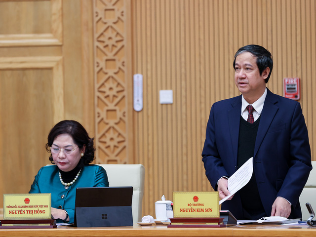 Bộ trưởng Bộ GD&ĐT Nguyễn Kim Sơn báo cáo về công tác chuẩn bị cho học sinh trở lại trường.