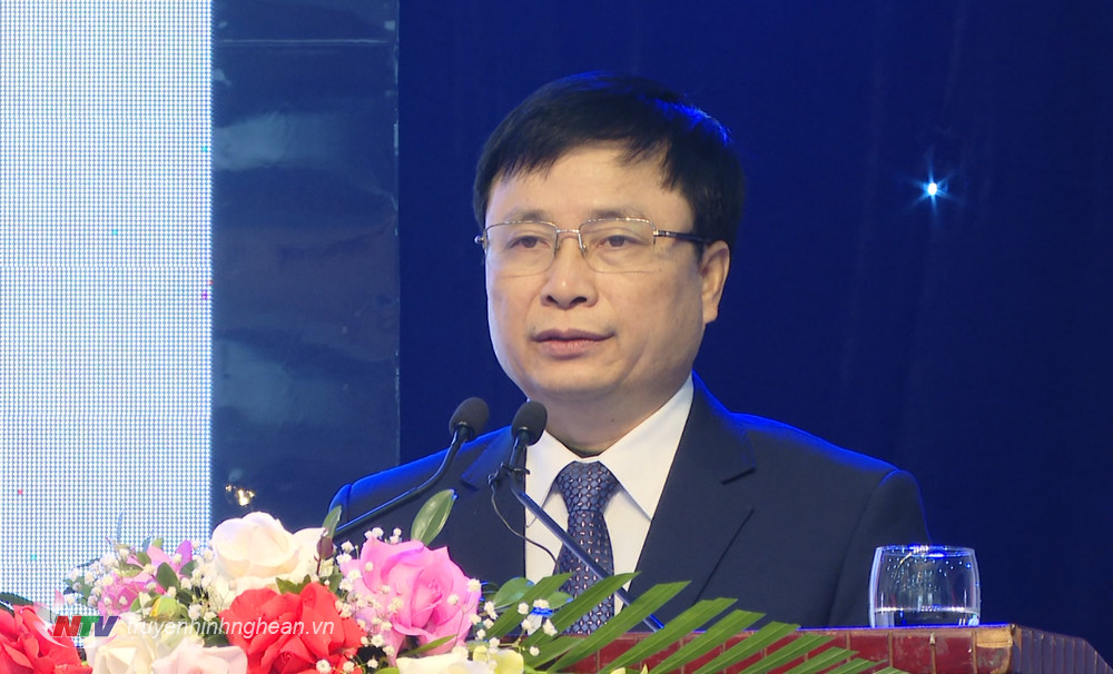 Phó Chủ tịch UBND tỉnh Bùi Đình Long phát biểu tại tọa đàm.