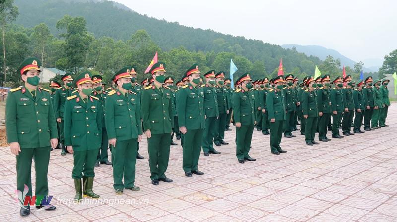Cán bộ, chiến sỹ Bộ CHQS tỉnh tham dự lễ phát động.