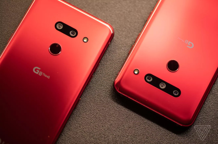 Điện thoại đẹp nhất là LG G8 ThinQ màu đỏ. Tuy về cấu hình không quá xuất sắc so với tiền nhiệm là G7 ThinQ, nhưng không thể phủ nhận vẻ đẹp tinh tế, ấn tượng của sản phẩm này.