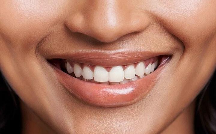 ​  Bạn có thể có một nụ cười khỏe mạnh: Cafe có tính axit cao, có thể ăn mòn men răng và làm ố răng của bạn. Dừng uống cafe, bạn sẽ bảo vệ men răng và có một nụ cười tự tin hơn.  ​