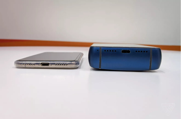 Điện thoại pin khỏe và mập mạp nhất thuộc về thương hiệu Energizer Power Max P18K pop. Thiết bị có dung lượng pin lớn nhất thị trường smartphone hiện nay nhưng bù lại nó có độ dày gấp 3-4 lần điện thoại thông thường.