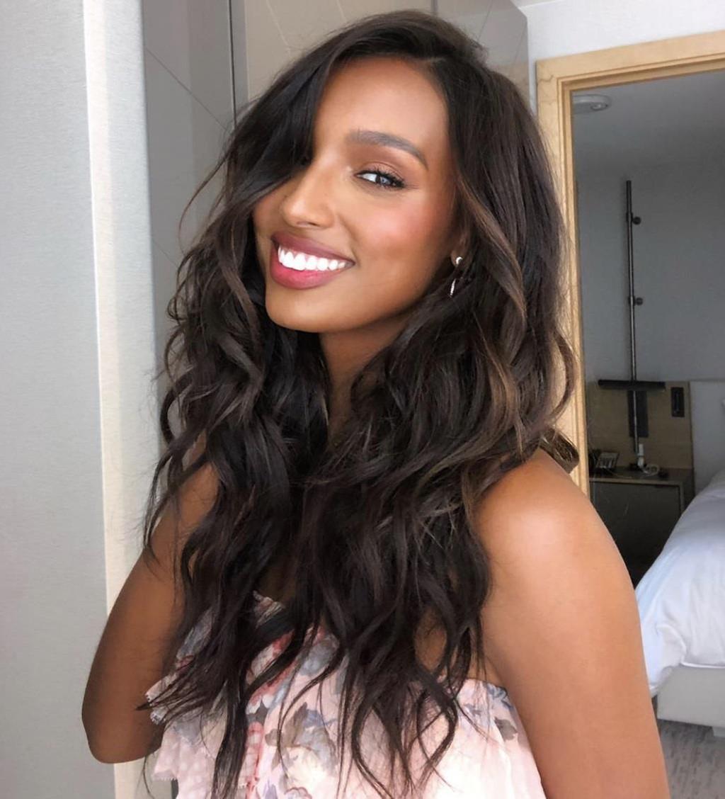 The rise of the generation of Instagram models (coming from famous, powerful families) such as Kendall Jenner, Gigi Hadid, Bella Hadid... is said to be one of the reasons why the "angel" models no longer exist. loved as passionately as before. In the photo is American model Jasmine Tookes.