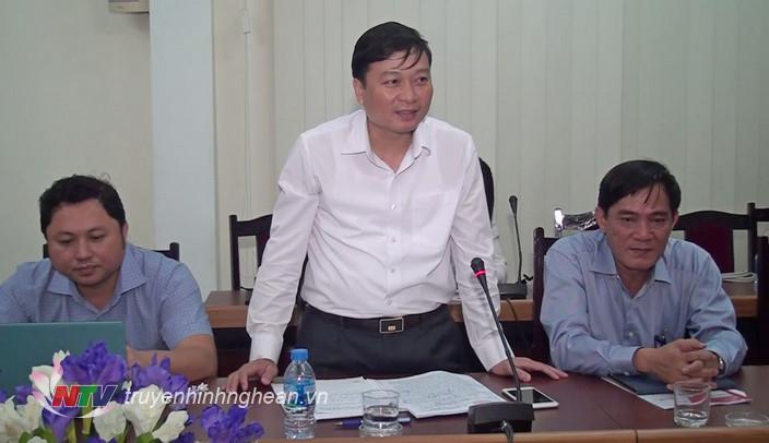Phó Chủ tịch UBND tỉnh Lê Hồng Vinh phát biểu tại buổi làm việc.