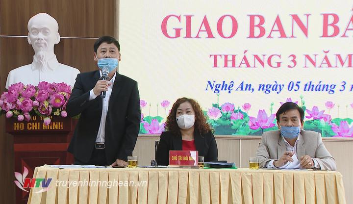 Đồng chí Trần Minh Ngọc - Phó Giám đốc Đài PTTH Nghệ An, Chủ tịch Hội nhà báo tỉnh phát biểu tại hội nghị.