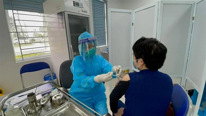 Công tác tiêm chủng vaccine phòng COVID-19 tại Việt Nam vẫn diễn ra theo đúng kế hoạch.