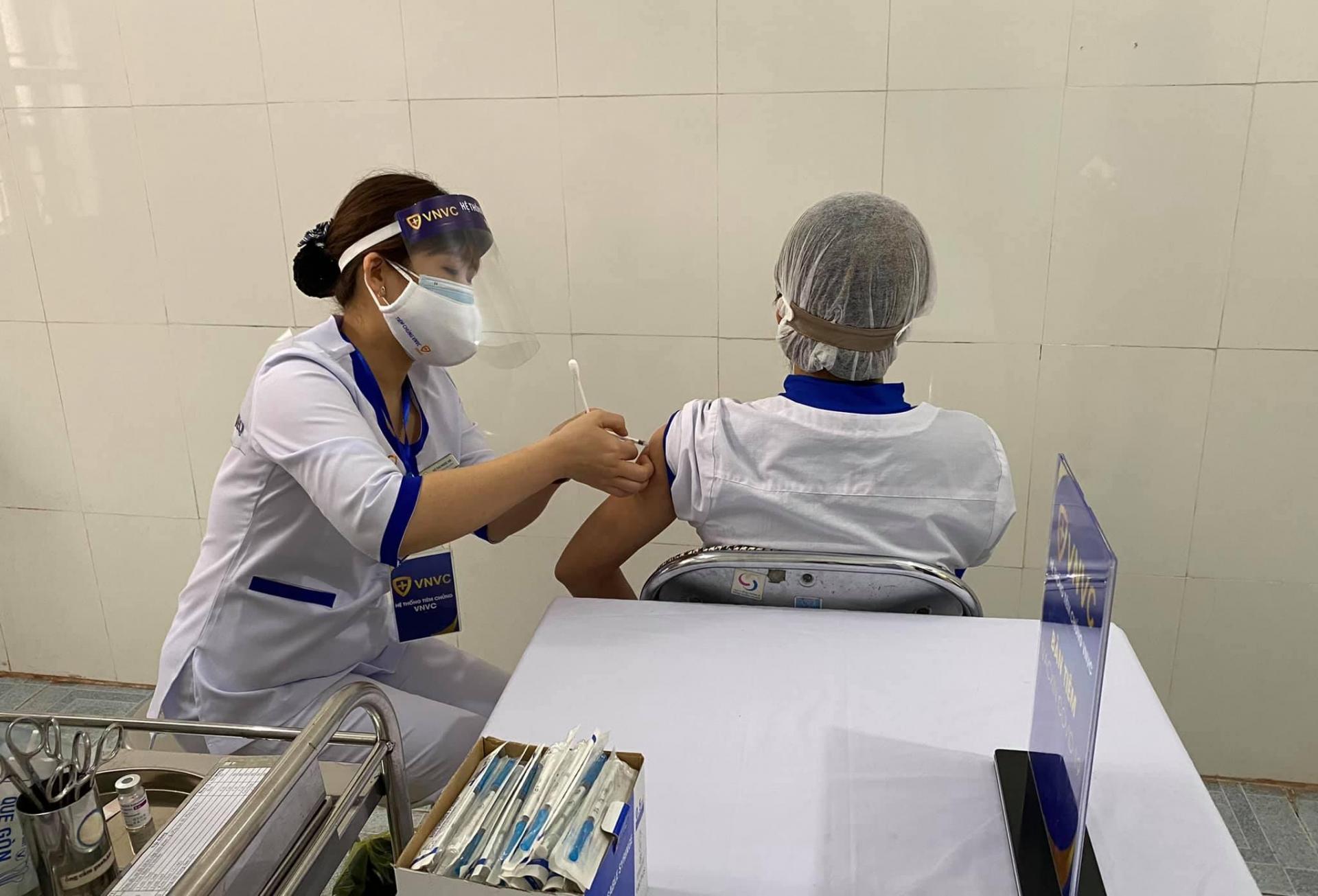 Việt Nam là nước thứ hai trong khu Đông Nam Á triển khai tiêm vắc xin phòng COVID-19 của AstraZeneca