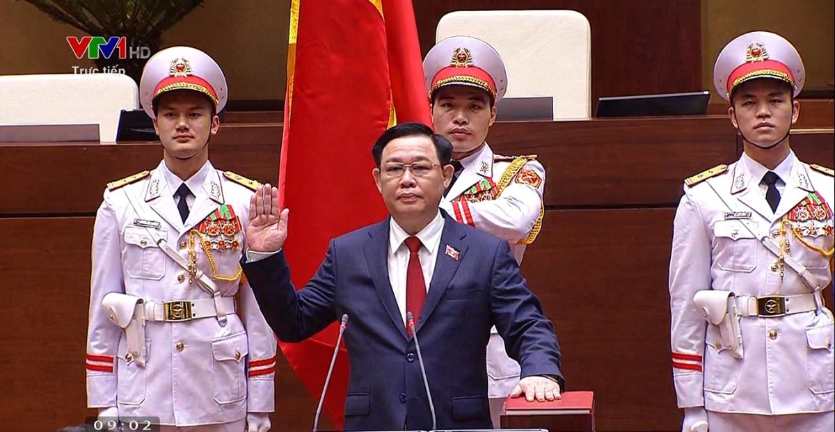 Chủ tịch Quốc hội Vương Đình Huệ tuyên thệ