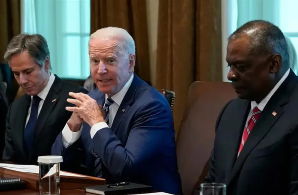 Ngoại trưởng Antony Blinken, Tổng thống Joe Biden và Bộ trưởng Quốc phòng Lloyd Austin (thứ tự từ trái sang) bị cấm nhập cảnh vào Nga. Ảnh: AP