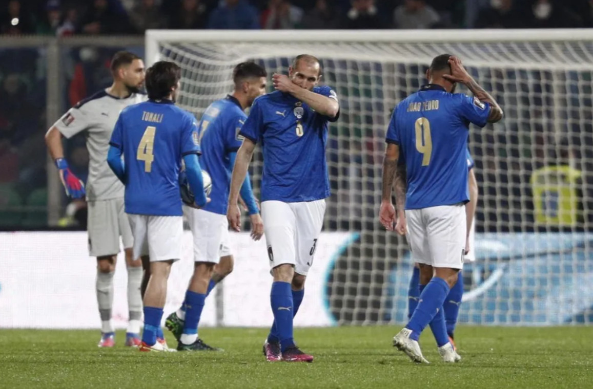 Sự thất vọng khi thua trận của ĐT Italia. (Ảnh: Reuters).