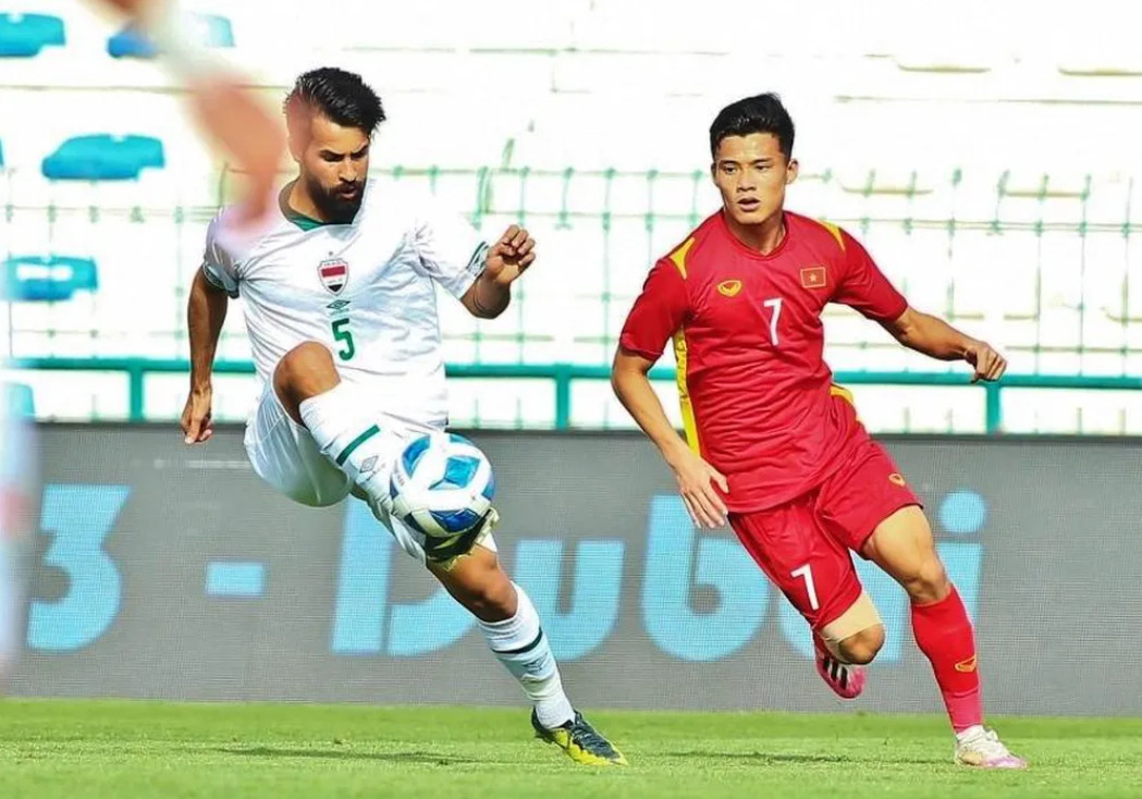 Người hâm mộ hy vọng U23 sẽ có bàn thắng trong trận tái đấu U23 Iraq ngày 29/3. Ảnh: VFF