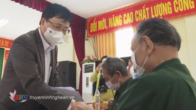 Quỹ thiện tâm Tập đoàn Vingroup tặng quà thương bệnh binh nặng tại Nghệ An