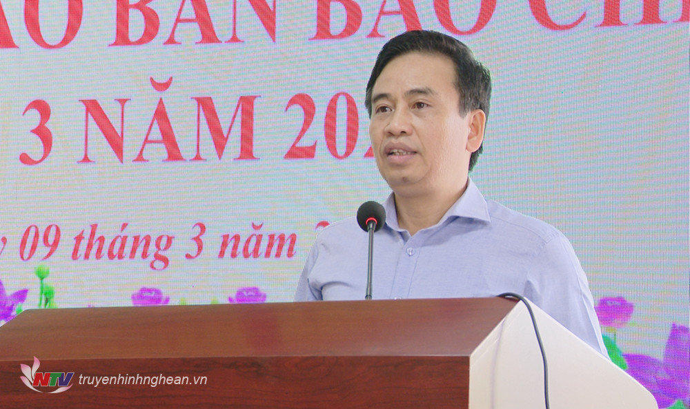 Phó Giám đốc Sở Thông tin và Truyền thông Nguyễn Bá Hảo báo cáo công tác báo chí tháng 1 và tháng 2/2022.