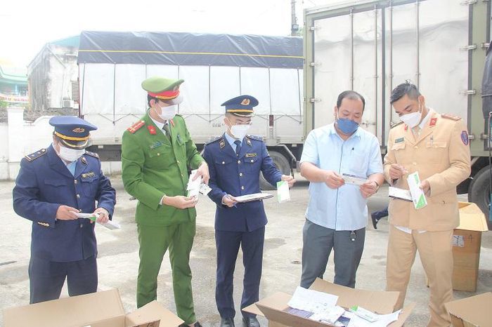 Lực lượng chức năng tỉnh Thanh Hóa liên tiếp bắt giữ người buôn lậu kit test