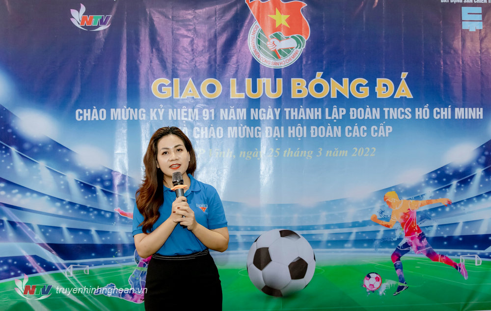 Đ/c Nguyễn Thu Hằng - Bí thư Chi đoàn Đài PTTH Nghệ An phát biểu trước giải đấu.